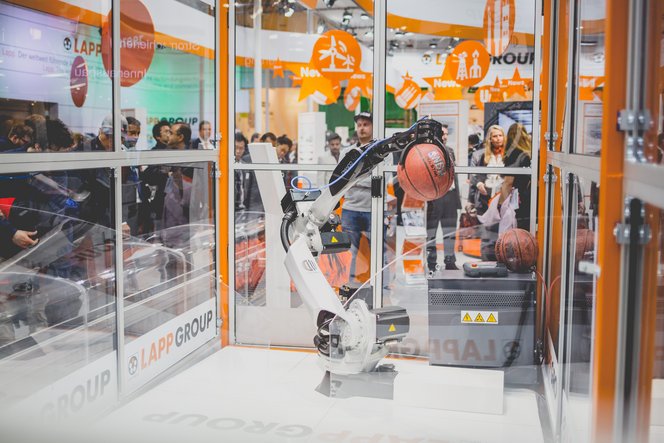 Comau Racer in action, Hannover Messe 2016 Comau Racer in action, Hannover Messe 2016